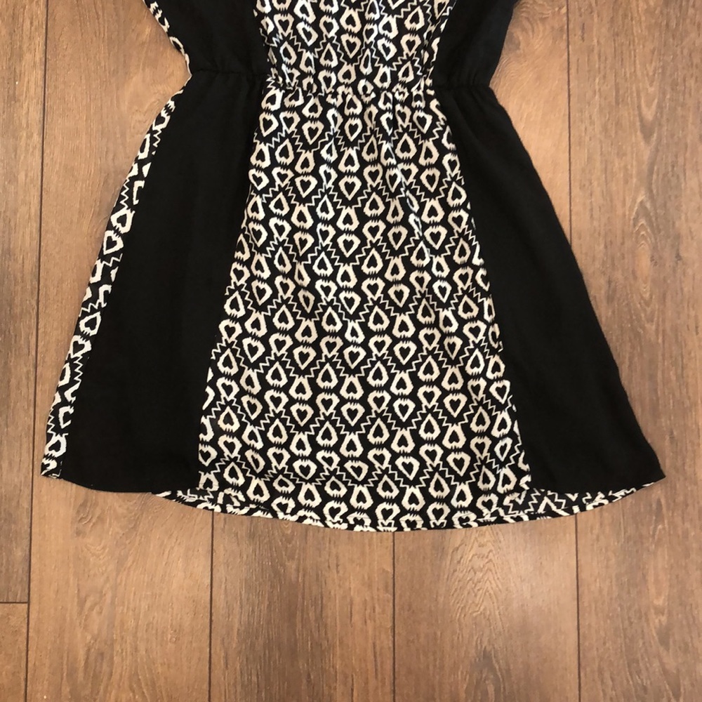 Doe and Rae Black Patterned Dress Size M - Picture 5 of 5